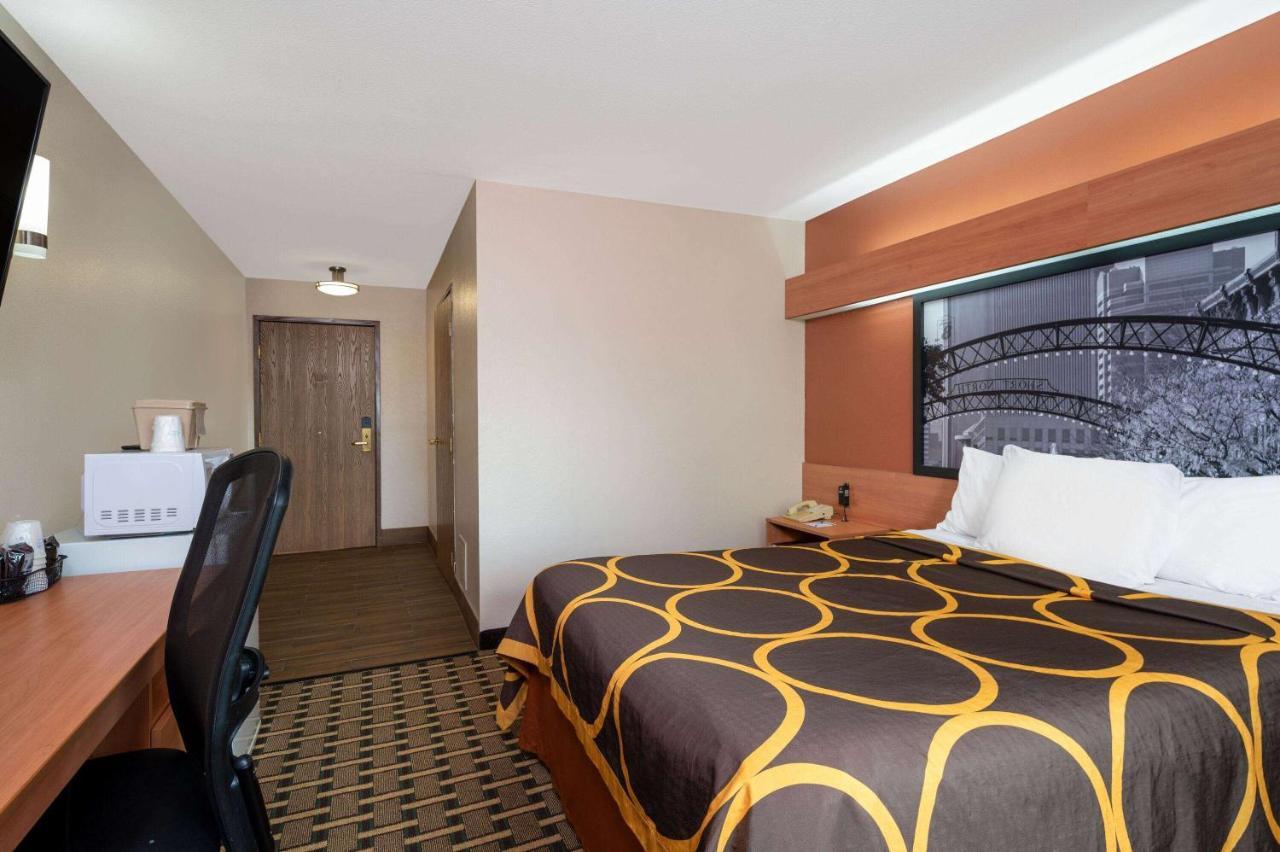 Super 8 By Wyndham Columbus West Hotel Exterior foto